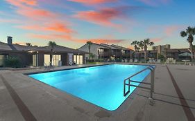 Experience Starlit Nights From Beach Happy'S Balcony Overlooking The Community Pool At Beachwalk