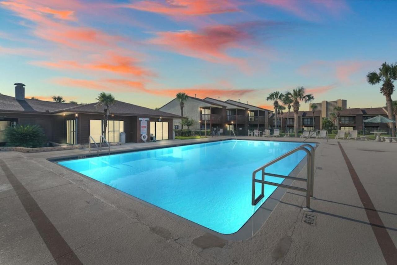 Experience Starlit Nights From Beach Happy'S Balcony Overlooking The Community Pool At Beachwalk Villa Panama City Beach Exterior photo