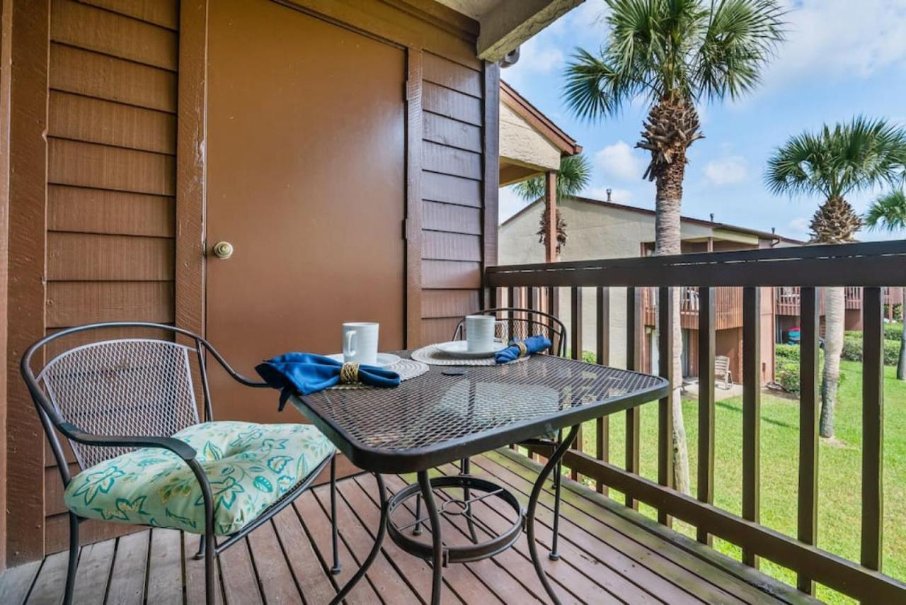 Experience Starlit Nights From Beach Happy'S Balcony Overlooking The Community Pool At Beachwalk Villa Panama City Beach Exterior photo