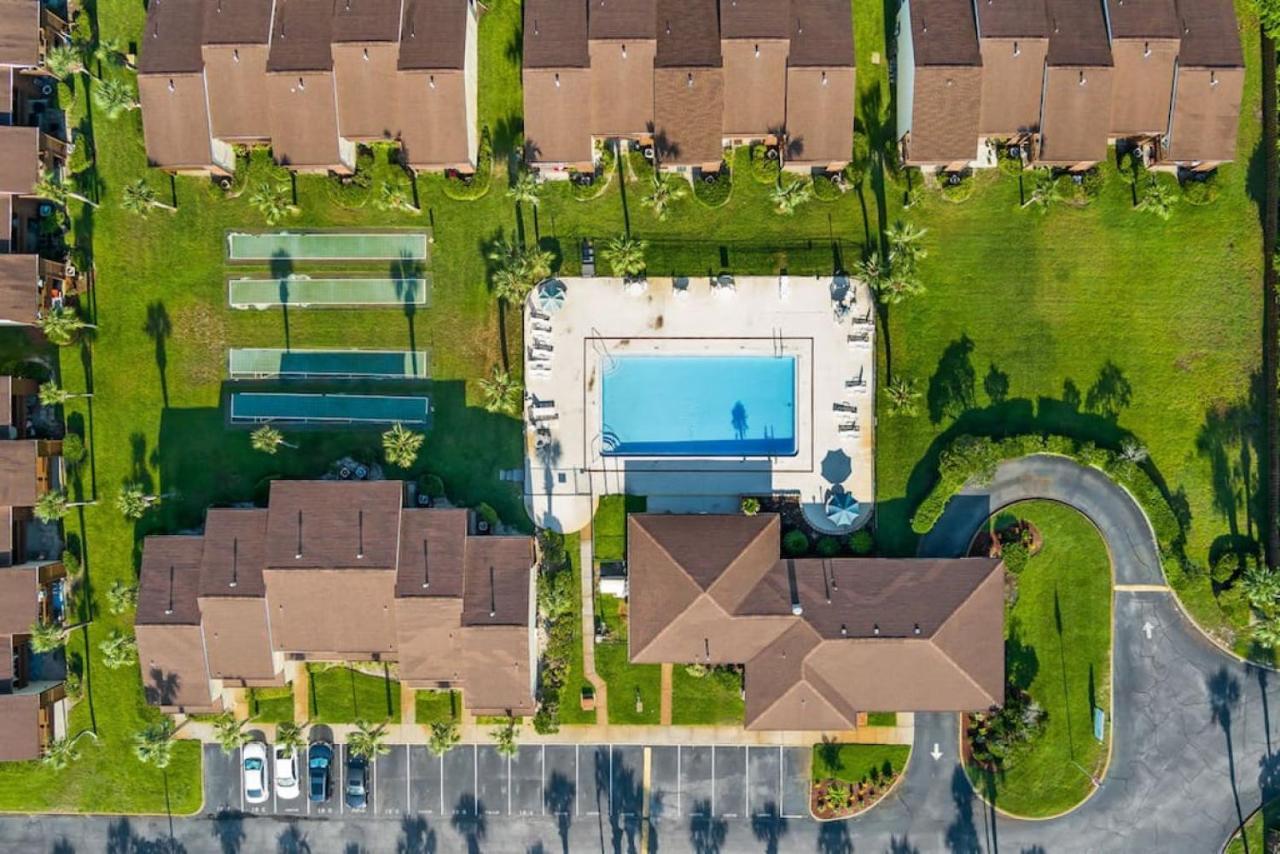 Experience Starlit Nights From Beach Happy'S Balcony Overlooking The Community Pool At Beachwalk Villa Panama City Beach Exterior photo