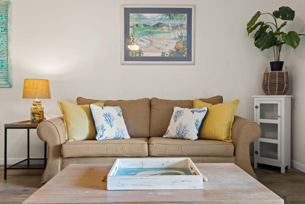 Experience Starlit Nights From Beach Happy'S Balcony Overlooking The Community Pool At Beachwalk Villa Panama City Beach Exterior photo