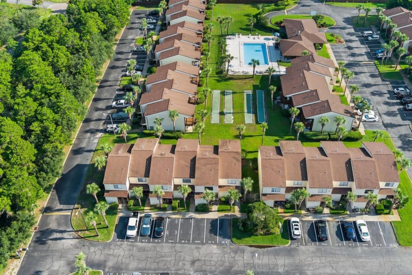 Experience Starlit Nights From Beach Happy'S Balcony Overlooking The Community Pool At Beachwalk Villa Panama City Beach Exterior photo